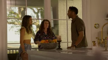 Una cucharadita Hendrixe Studded Bandits para mujer Cintura baja usada por Kiara Carrera (Madison Bailey) como se ve en Outer Banks (S03E03)