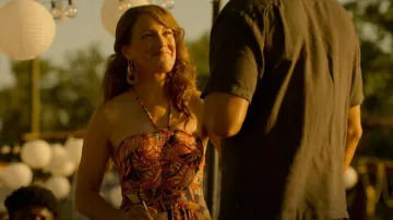 A.L.C. Adelle Vestido usado por Anna Carrera (Samantha Soule) visto en Outer Banks (S03E07)