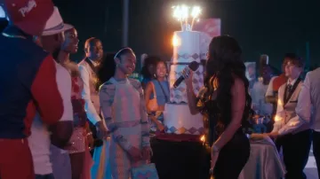 Casablanca High Waist Wide Leg Crochet pantalones usados por Ashley Banks (Akira Akbar) como se ve en Bel-Air (S02E01)