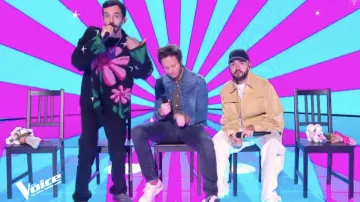 Le pull à fleur GCDS porté par Bigflo dans l'émission The Voice du samedi 25 février 2023