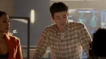 Nordstrom Trim Fit Plaid Stretch Cotton & Linen Button-Up Shirt in Tan Desert Plaid worn by Barry Allen (Grant Gustin) as seen in The Flash (S09E01)
