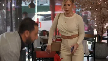 Pantalon taille haute blanc Zara porté par Tracy Tutor comme on le voit dans Million Dollar Listing Los Angeles (S14E10)