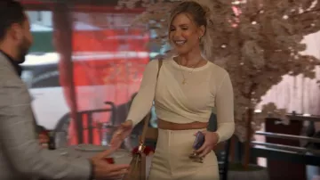 Aya Muse Java Top porté par Tracy Tutor comme vu dans Million Dollar Listing Los Angeles (S14E10)