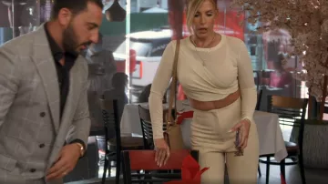 Hermès Epsom Horseshoe Mini Kelly Sellier 20 Trench Craie porté par Tracy Tutor comme vu dans Million Dollar Listing Los Angeles (S14E10)