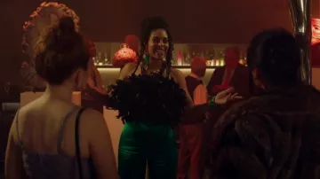 Pantalon long Flowly Zara porté par Mimo Magri vu dans Wong & Winchester (S01E02)