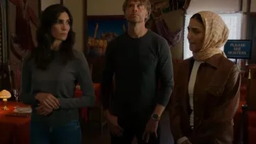 Rails Cyd T Shirt Washed Black usado por Marty Deeks (Eric Christian Olsen) como se ve en NCIS: Los Angeles (S14E12)