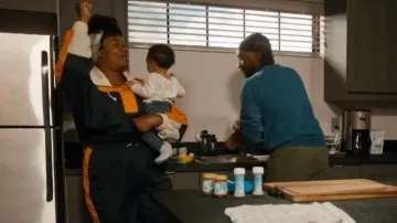 H&M Foldable Popover Jacket worn by Det. Kelly Duff (Adrienne C. Moore) as seen in Pretty Hard Cases (S03E03)