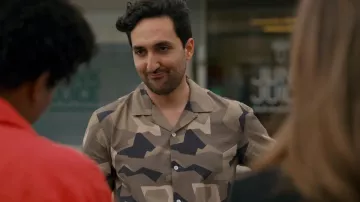 Rag and Bone Avery Short Sleeve Button Up Camp Shirt worn by DS Brad Michaels (Ben Bass) as seen in Pretty Hard Cases (S03E03)
