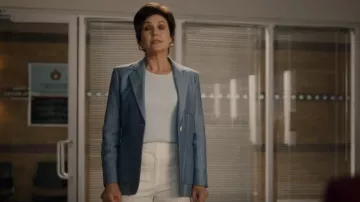 Sandro Huguita Blazer à poitrine unique porté par Ro Wells (Amanda Walsh) vu dans Pretty Hard Cases (S03E03)