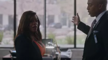 H&M V-neck Body­suit worn by Simone Clark (Niecy Nash) as seen in The Rookie: Feds (S01E11)