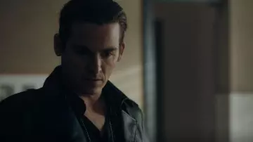 Wilsons Leather Theodore Belted Trench porté par Brendon Acres (Kevin Zegers) comme on le voit dans The Rookie: Feds (S01E12)