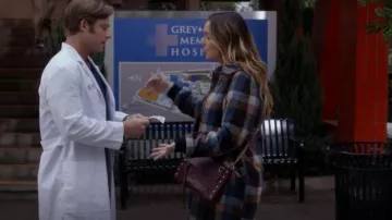 Rebecca Minkoff Mab Sac à bandoulière en cuir clouté porté par le Dr Jo Wilson (Camilla Luddington) comme on le voit dans Grey’s Anatomy (S19E07)