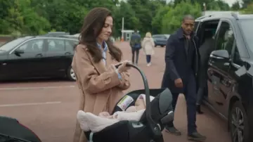 Reiss Fe­lo Belt­ed Blind­seam Coat worn by Ms Catherine MacDiarmid (Lara Pulver) as seen in Maternal (S01E02)
