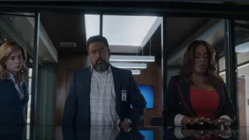 Dkny Framed Dou­ble-Breast­ed Jack­et worn by Simone Clark (Niecy Nash) as seen in The Rookie: Feds (S01E13)