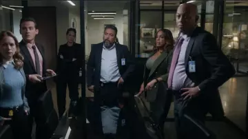  Zara Olive Green Blazer worn by Simone Clark (Niecy Nash) as seen in The Rookie: Feds (S01E14)
