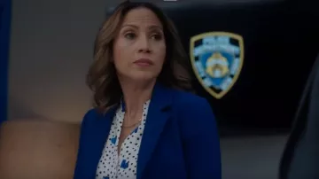 Boss Chemisier ajusté porté par le détective Crystal Morales (Elizabeth Rodriguez) vu dans l’est de New York (S01E12)