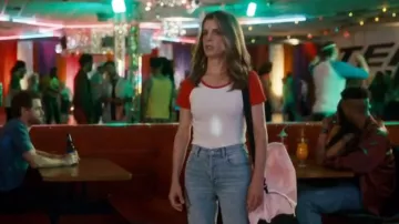 T-shirt à manches courtes Raglan Forever 21 porté par la détective Samantha Wazowski (Meredith MacNeill) dans Pretty Hard Cases (S03E06)