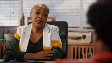 Dries Van Noten Blazer Blanchet holgado usado por la comandante de unidad Edwina Shanks (Karen Robinson) como se ve en Pretty Hard Cases (S03E07)