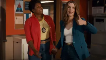 Reiss Daisy Rib Knit Notch Tank usado por la Det. Samantha Wazowski (Meredith MacNeill) como se ve en Pretty Hard Cases (S03E07)