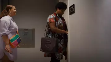 Telfar Medium Black Shopping Bag worn by Det. Kelly Duff (Adrienne C. Moore) as seen in Pretty Hard Cases (S03E08)