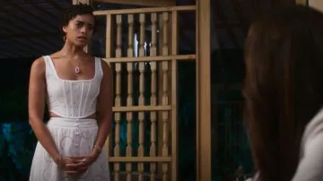 Adivina Smeralda Falda usada por Ruby Akuda (Kiara Barnes) como se ve en Fantasy Island (S02E07)