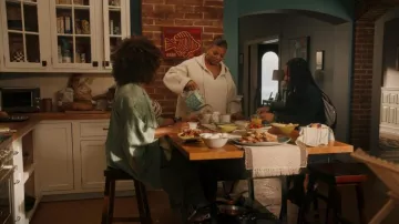 Altuzarra Brooklynne Sweater porté par Robyn McCall (Queen Latifah) vu dans The Equalizer (S03E09)