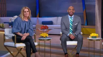 Vanessa Bruno Vanea Top usado por Jennifer Ashton como se ve en Good Morning America el 23 de febrero de 2023