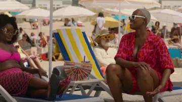 Gafas de sol de acetato rectangular Prada usadas por Tye (Jerrie Johnson) como se ve en Harlem (S02E07)
