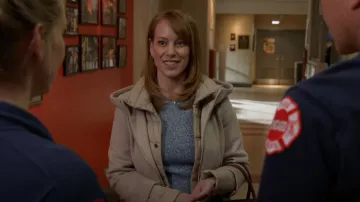 Soia & Kyo Rooney Hooded Mixed Media Coat usado por Dawn como se ve en Chicago Fire (S11E13)