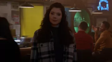 Chaqueta de camionero a cuadros Steffi usada por Violet Mikami (Hanako Greensmith) vista en Chicago Fire (S11E14)