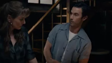 Paige Hillman Short Sleeve Button Up Camp Shirt usada por Charlie Nicoletti (Milo Ventimiglia) como se ve en The Company You Keep (S01E02)