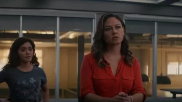 James Perse Slub Side Shirt porté par Jane Tennant (Vanessa Minnillo) vu dans NCIS: Hawai’i (S02E15)