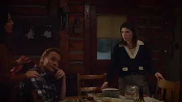 Sandro Lapel Knitted Sweater porté par Georgie (Alisha Newton) vu dans Heartland (S16E15)