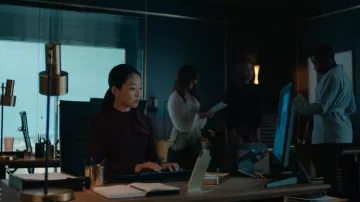 Ted Baker Nehru Bow Detail Pull porté par Victoria (Christin Park) vu en surface (S01E02)