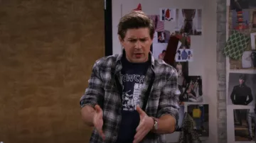 Banana Republic Donegal Plaid Shirt Veste portée par Jesse (Chris Lowell) comme on le voit dans How I Met Your Father (S02E06)