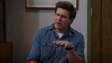Chemise de travail à rayures indigo Polo Ralph Lauren Classic Fit portée par Jesse (Chris Lowell) comme on le voit dans How I Met Your Father (S02E06)
