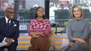 Eliza J Mock Neck Fit & Flare Sweater Dress portée par Dylan Dreyer comme vu dans Today on February 27, 2023
