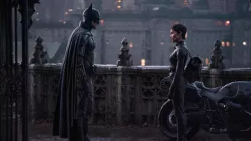 Le sac à dos noir de Selina Kyle (Zoë Kravitz) dans le film The Batman