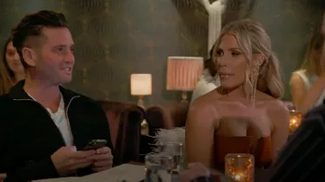 Boucle d’oreille Shashi Vroom Chain portée par Tracy Tutor comme on le voit dans Million Dollar Listing Los Angeles (S14E11)