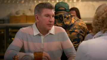 Suéteres Ermenegildo Zegna en blanco usados por Todd Chrisley como se ve en Chrisley Knows Best (S10E03)