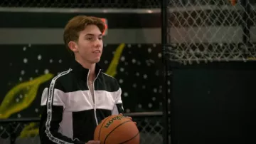 Karl Lagerfeld Paris Contrast Panel Track Jacket usada por Grayson Chrisley como se ve en Chrisley Knows Best (S10E03)