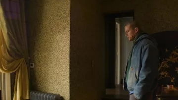 Carhartt Denim Hooded Jacket porté par Mike Lane (Channing Tatum) comme on le voit dans Magic Mike’s Last Dance