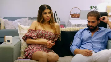 Shein VCay Ditsy Floral Puff Sleeve Crop Top & Tiered Ruffled Mini Skirt usada por Gabby Garcia como se ve en Love Without Borders (S01E07)