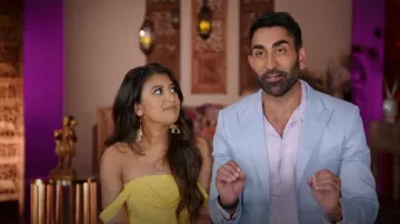 Fashion Nova Bad For The Night Bandage Midi Vestido usado por Anisha Ramakrishna como se ve en Family Karma (S03E09)