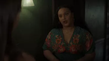 Antropología La Tatiana Kaftan usada por Ginny (Aliyah Royale) como se ve en The Watchful Eye (S01E06)