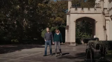 The Stunner Frayed Ankle Skinny Jeans worn by Andy Oliver (Bella Heathcote) as seen in Pieces of Her (S01E05)