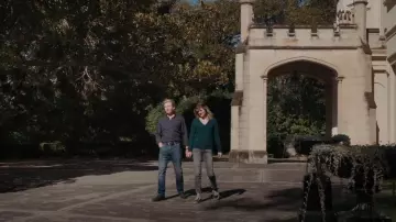 The Stunner Frayed Ankle Skinny Jeans worn by Andy Oliver (Bella Heathcote) as seen in Pieces of Her (S01E05)