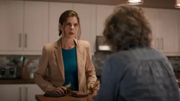 Blazer a medida de Zara con bolsillos usados por la Det. Samantha Wazowski (Meredith MacNeill) como se ve en Pretty Hard Cases (S02E09)