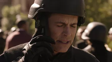 Mechanix M-Pact Covert Tactical Work Gloves worn by Owen Strand (Rob Lowe) in 9-1-1: Lone Star (S04E06)