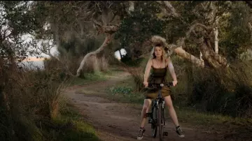 Atmos&Here Sofia Mi­di Dress worn by Andy Oliver (Bella Heathcote) as seen in Pieces of Her (S01E08)